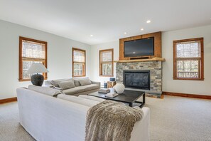 House (5 Bedrooms) | Interior