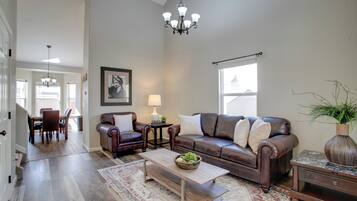 House (4 Bedrooms) | Interior