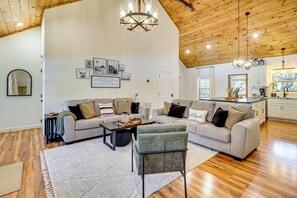 House (4 Bedrooms) | Interior