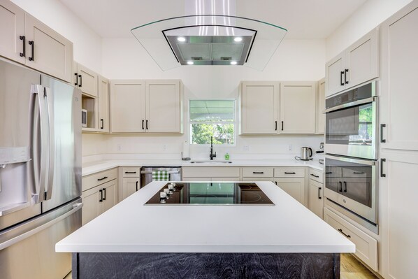 House (3 Bedrooms) | Interior - 1 Mi to Dtwn San Antonio: Sleek Bungalow w/ Yard! (San Antonio)