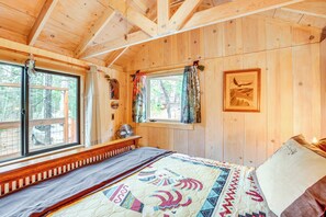 House (1 Bedroom) | Interior - 4 Mi to Lake Tahoe: Cozy Cabin w/ Deck! (South Lake Tahoe)