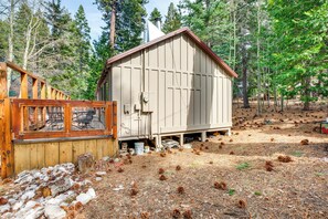 A wooden cabin with a porch and a covered outdoor seating area. - 4 Mi to Lake Tahoe: Cozy Cabin w/ Deck! (South Lake Tahoe)