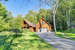 House (3 Bedrooms) | Interior - Modern Comforts Classic Cabin- Family&fish Escape! (Deposit)