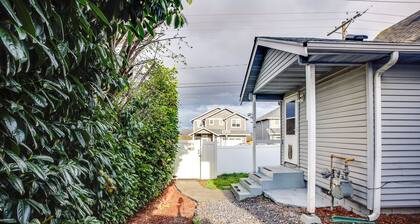 3 Mi to Dtwn Tacoma: Pet-friendly Home