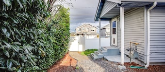 3 Mi to Dtwn Tacoma: Pet-friendly Home