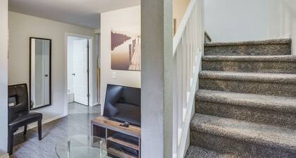 3 Mi to Dtwn Tacoma: Pet-friendly Home