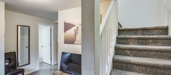 3 Mi to Dtwn Tacoma: Pet-friendly Home