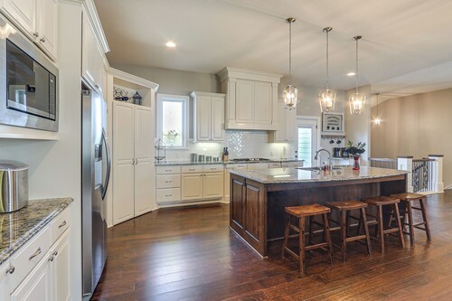 Balcony & Patio: Spacious Home in Bel Aire!