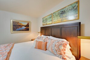 Interior - 2 Mi to Bitterroot River: Downtown Corvallis Apt! (Corvallis)