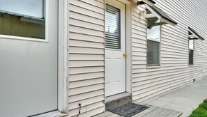 A single-story house with a front door, a small porch, and a window with blinds. - 2 Mi to Bitterroot River: Downtown Corvallis Apt! (Corvallis)