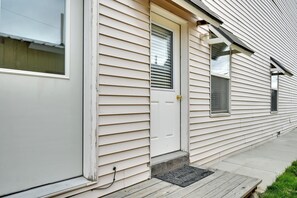 Interior - 2 Mi to Bitterroot River: Downtown Corvallis Apt! (Corvallis)