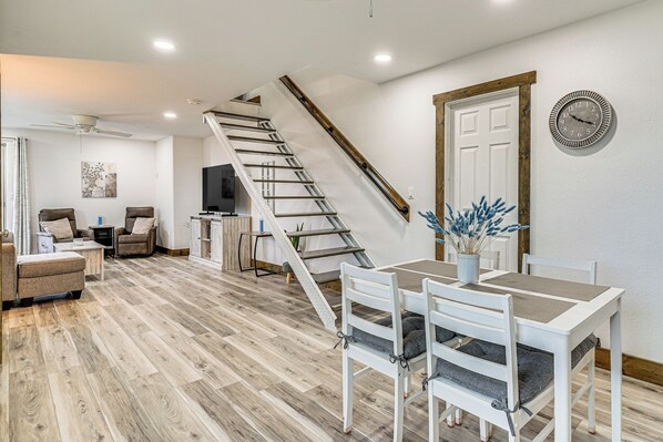 Interior - The Greek Island Ranch Near Dtwn Mineral Wells (Mineral Wells)