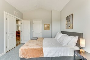 House (5 Bedrooms) | Interior