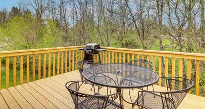 8 Mi to Ark Encounter: Family Home w/ Deck & Grill