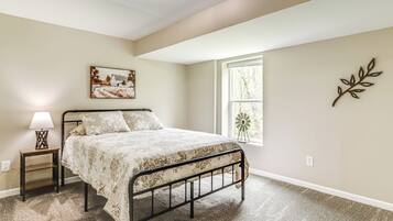House (5 Bedrooms) | Interior