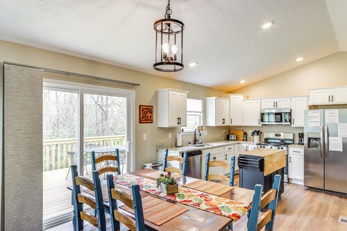 8 Mi to Ark Encounter: Family Home w/ Deck & Grill