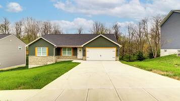 House (5 Bedrooms) | Interior