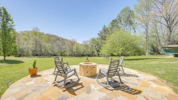 Cottage (2 Bedrooms) | Front of property