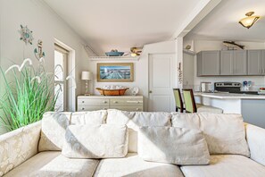 Apartment (1 Bedroom) | Interior - < 1 Mi to Hudson Beach: Waterfront Apt w/ Dock (Hudson)