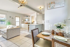 Apartment (1 Bedroom) | Interior - < 1 Mi to Hudson Beach: Waterfront Apt w/ Dock (Hudson)