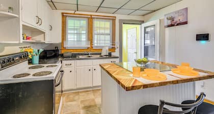 Pet-friendly Home w/ Grill & Porch in Martinsville
