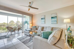 Apartment (3 Bedrooms) | Front of property - Sleek Naples Condo w/ Balcony: Snowbirds Welcome! (Naples)
