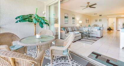 Sleek Naples Condo w/ Balcony: Snowbirds Welcome!