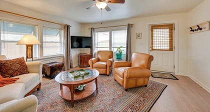 2 Mi to Fly Fishing: Bbq-ready Corvallis Apartment