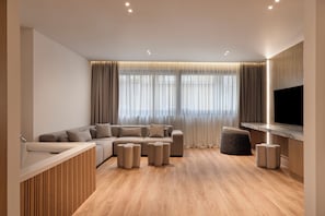 Suite | In-room safe, desk, laptop workspace, blackout curtains - Nur City Suites (Athens)