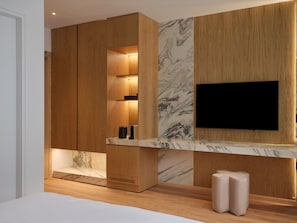 Superior Room | In-room safe, desk, laptop workspace, blackout curtains - Nur City Suites (Athens)