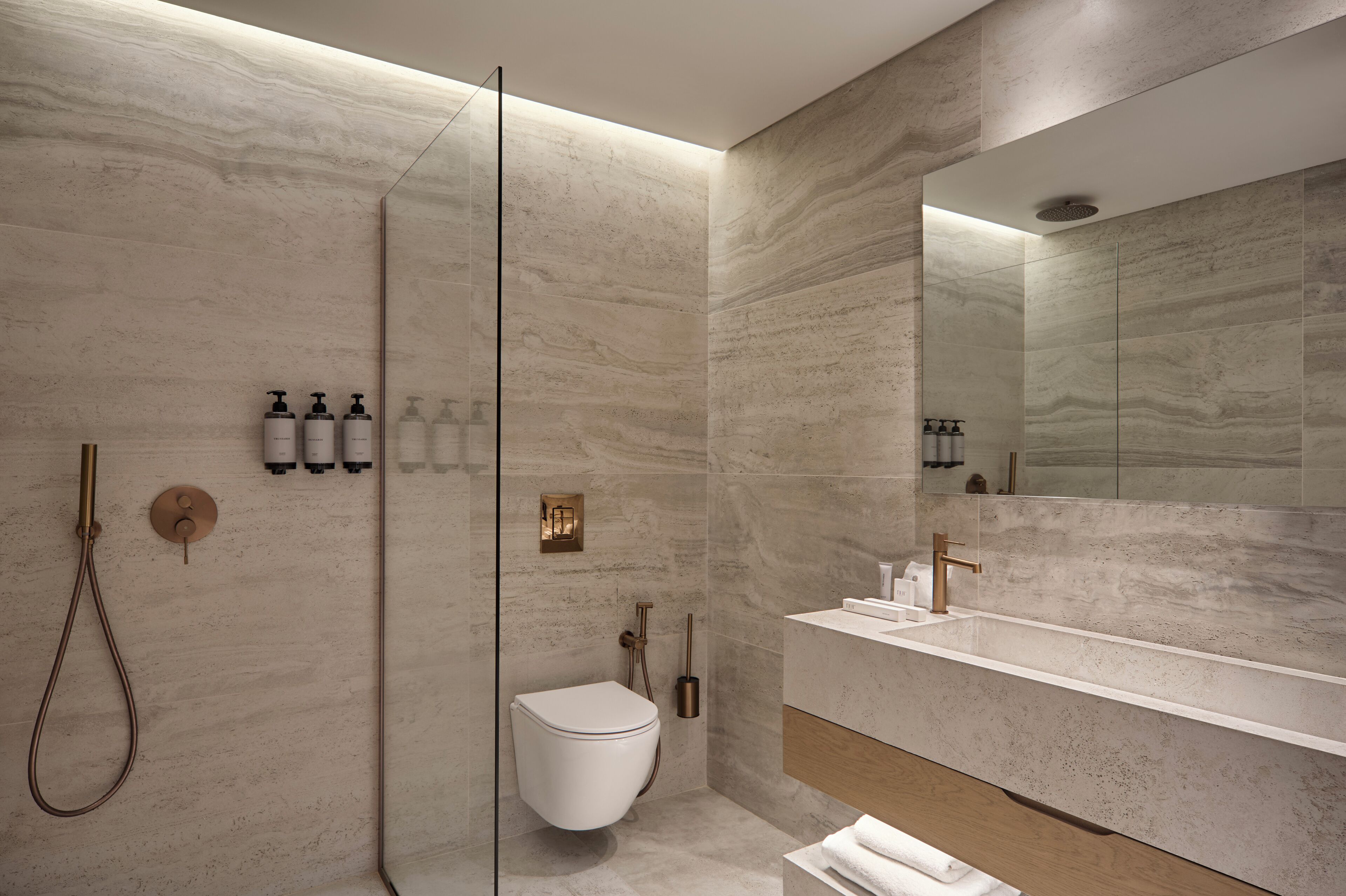 Suite | Bathroom | Shower, hair dryer, slippers, towels