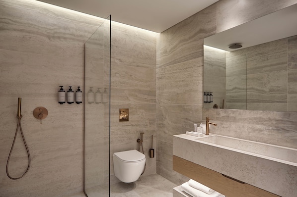 Suite | Bathroom | Shower, hair dryer, slippers, towels - Nur City Suites (Athens)