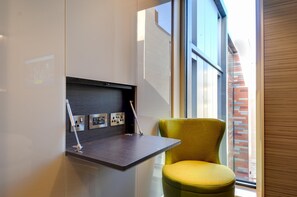 Standard Double Room | Room amenity - Hub By Premier Inn Edinburgh - Royal Mile (Edinburgh)