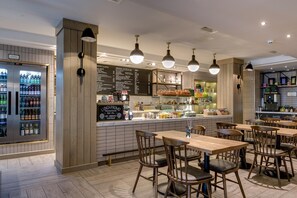 Snack bar - Hub By Premier Inn Edinburgh - Royal Mile (Edinburgh)