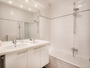 Apartment | Bathroom