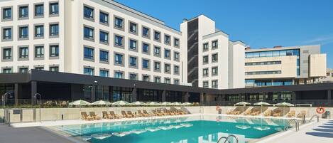 Seasonal outdoor pool, pool umbrellas, sun loungers