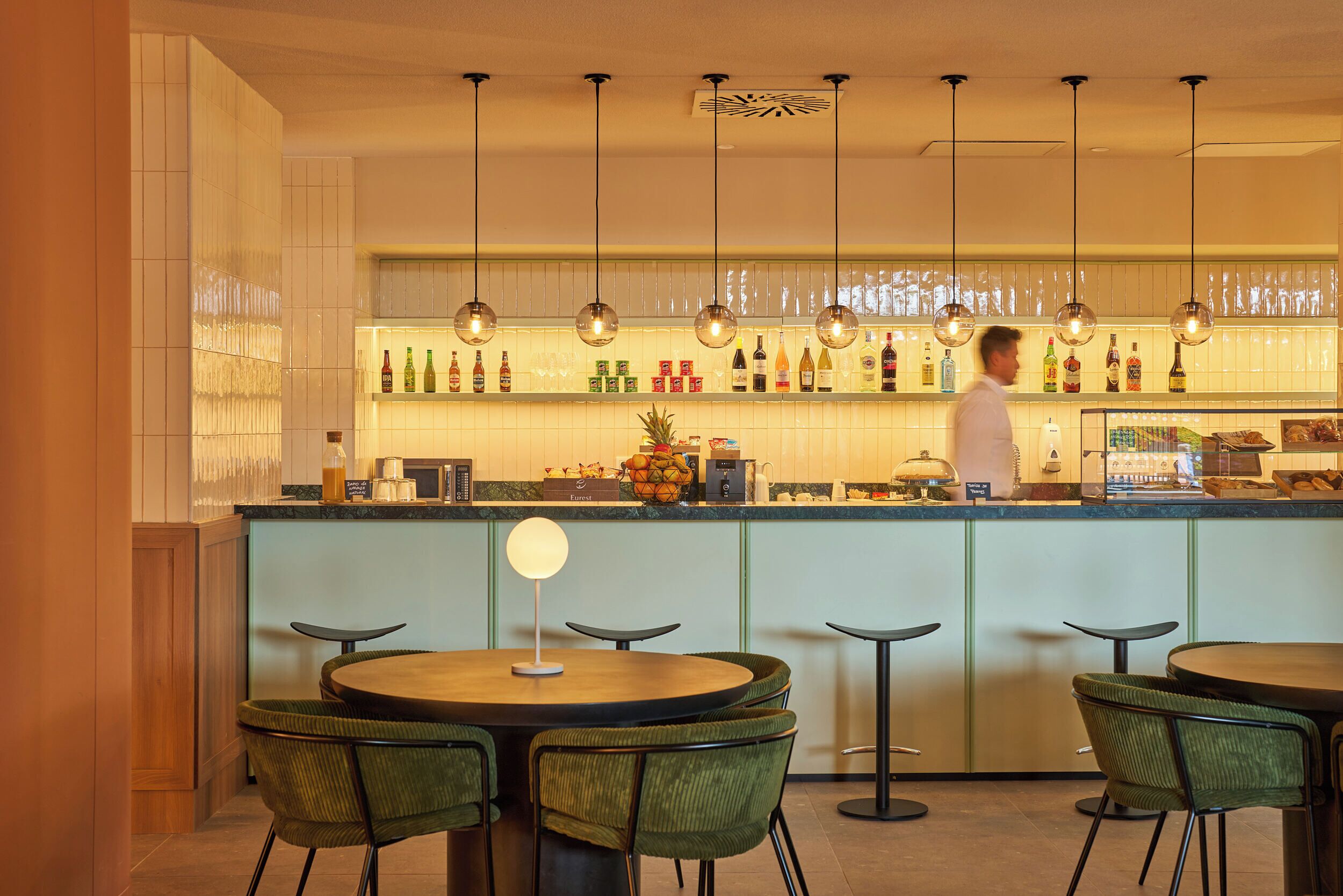 Bar (trong khuôn viên)