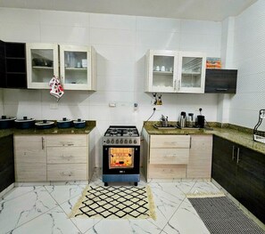 Micro-ondes, four, plaque de cuisson