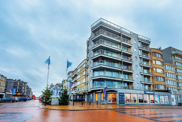 Apartment | Exterior - Modern, Luxurious Corner Flat on the Seafront (Koksijde)