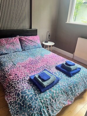 5 habitaciones, tabla de planchar con plancha y wifi gratis