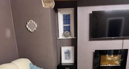 Beautiful Riverside 5 bedroom house - only 30 mins to The Lake District!