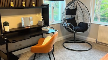 5 bedrooms, iron/ironing board, free WiFi, bed sheets