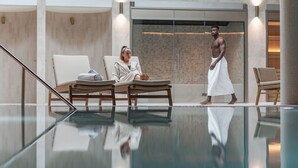 カップル用トリートメントルーム、サウナ、スチームサウナ、ボディ トリートメント、アロマ  テラピー、フェイシャル トリートメント