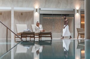 Couples treatment rooms, sauna, steam room, body treatments