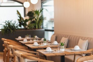 Desayuno buffet todos los días (con cargo)