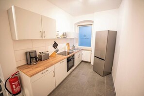 Refrigerador, horno, parrilla de estufa y lavavajillas 