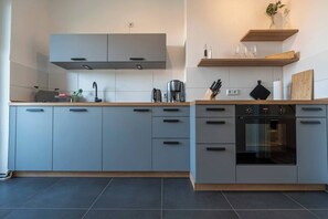 Refrigerador, horno, parrilla de estufa y lavavajillas 