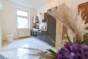 Kühlschrank, Ofen, Herdplatte, Geschirrspüler