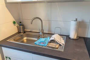 Jääkaappi, uuni, liesi, astianpesukone