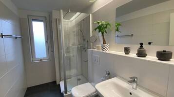 Hårtørrer, håndklæder